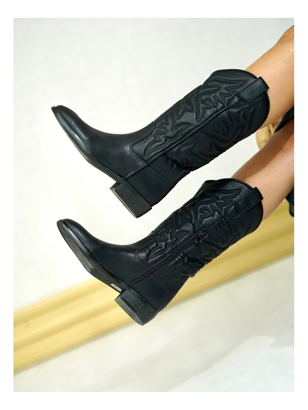 botas-negras-cowboy-477rjv-1.jpg