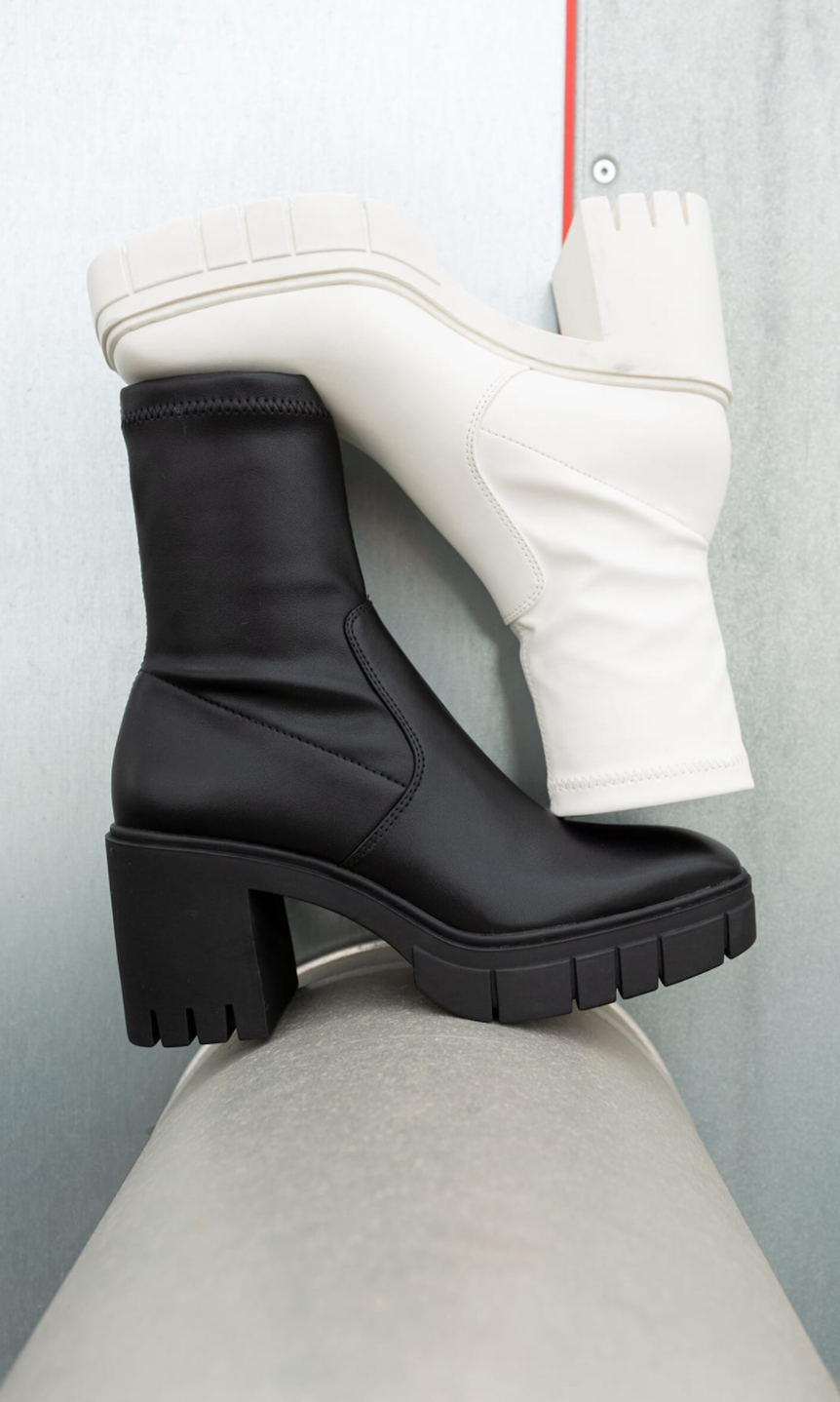 botas-stradivarius-029umm.png
